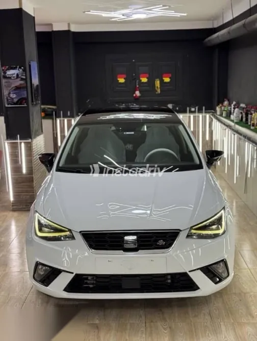 سيات ابيزا 2019 أبيض مستعملة للبيع - 1