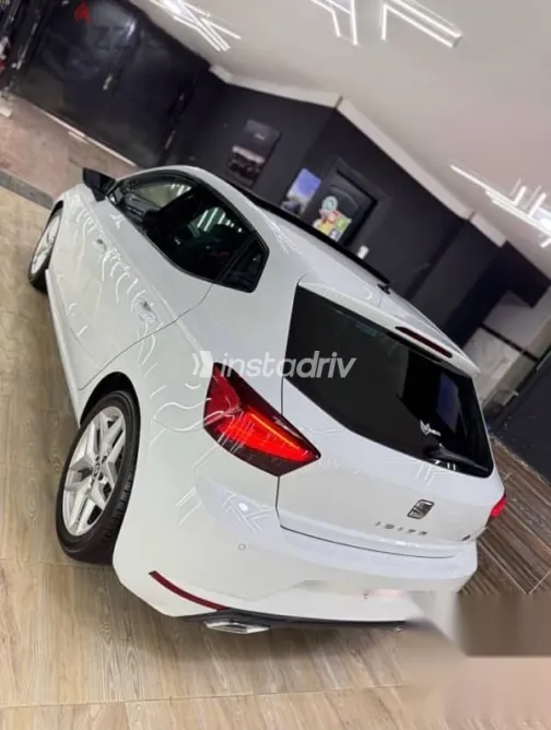 سيات ابيزا 2019 أبيض مستعملة للبيع - 4