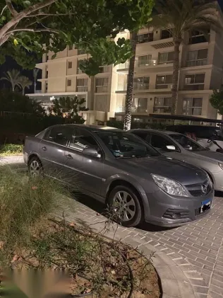 اوبل فيكترا 2008 فضي مستعملة للبيع