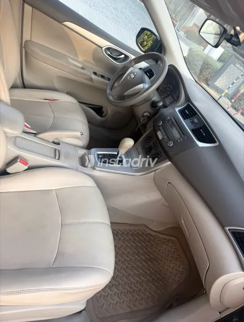 نيسان سنترا 2019 أبيض مستعملة للبيع - 3