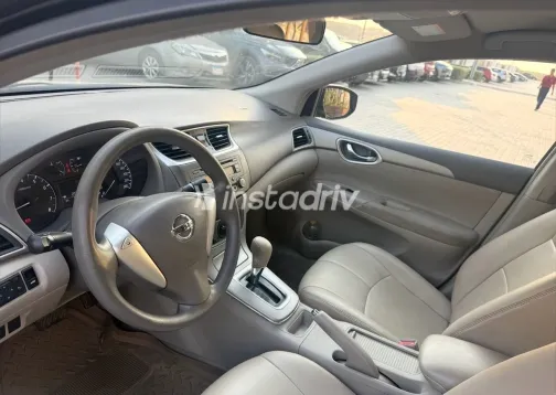 نيسان سنترا 2019 أبيض مستعملة للبيع - 10