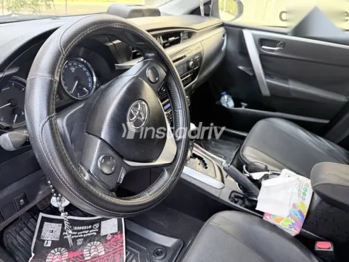 تويوتا كورولا 2015 رمادي مستعملة للبيع - 4