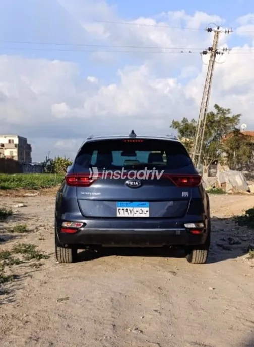 كيا سبورتاج 2021 أزرق غامق مستعملة للبيع - 3