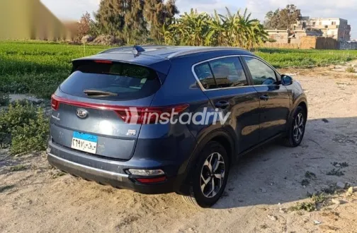 كيا سبورتاج 2021 أزرق غامق مستعملة للبيع - 4