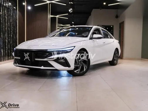 هيونداي إلنترا 2025 أبيض جديدة للبيع - 1