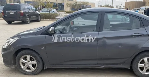 هيونداي اكسنت RB 2012 فضي مستعملة للبيع - 2