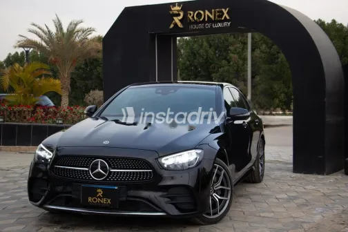 مرسيدس E 200 2022 أسود مستعملة للبيع - 3