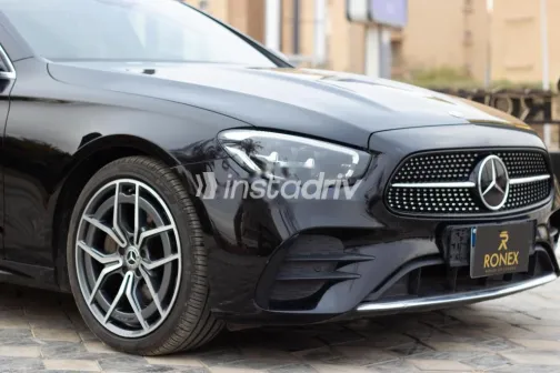 مرسيدس E 200 2022 أسود مستعملة للبيع - 4