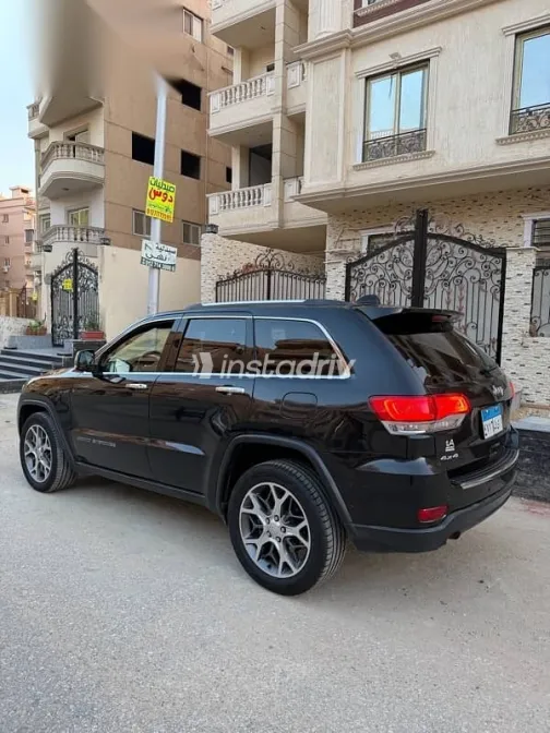 جيب شيروكي 2021 أسود مستعملة للبيع - 6