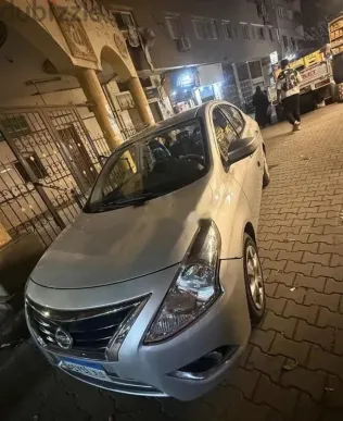 نيسان صنى 2022 أبيض مستعملة للبيع