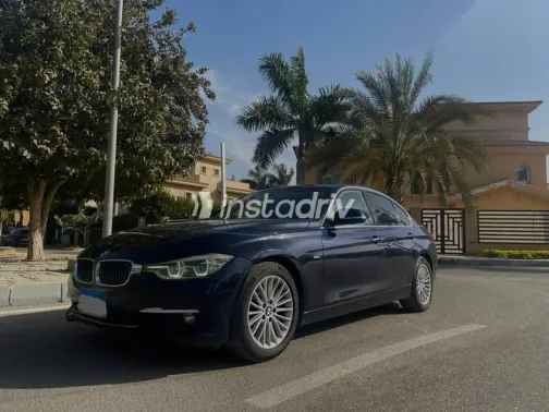 بي ام دبليو 320 2016 أزرق غامق مستعملة للبيع - 1