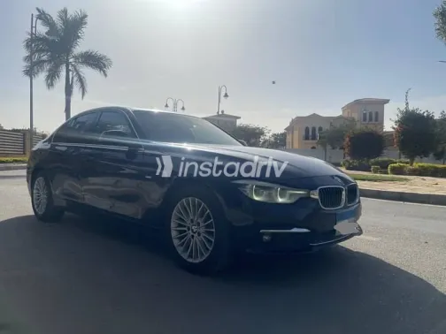 بي ام دبليو 320 2016 أزرق غامق مستعملة للبيع - 2