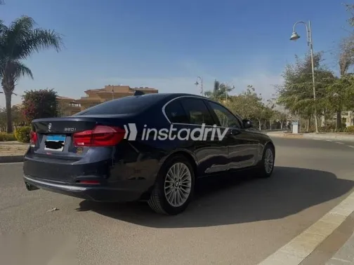 بي ام دبليو 320 2016 أزرق غامق مستعملة للبيع - 3
