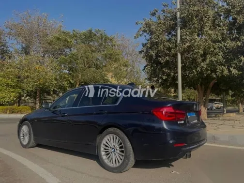 بي ام دبليو 320 2016 أزرق غامق مستعملة للبيع - 4