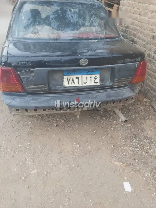 سوزوكى سويفت 1996 أسود مستعملة للبيع - 1