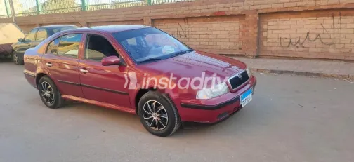 سكودا اوكتافيا A4 1998 أحمر غامق مستعملة للبيع - 1