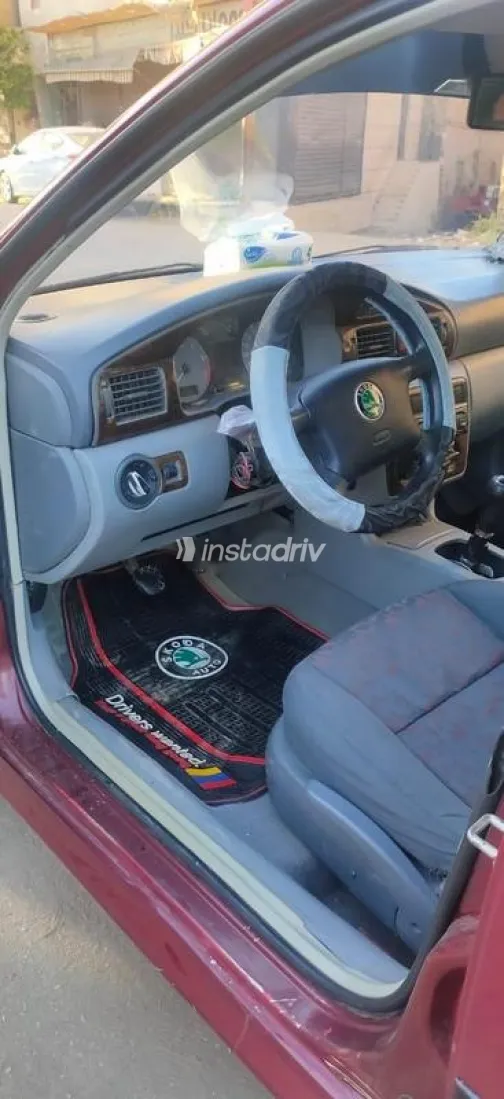 سكودا اوكتافيا A4 1998 أحمر غامق مستعملة للبيع - 3