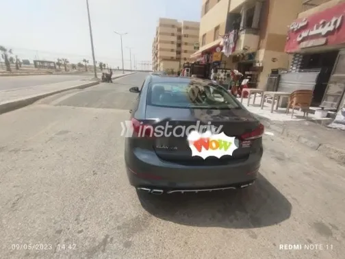 هيونداي إلنترا اى دى 2017 رمادي غامق مستعملة للبيع - 3