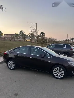 اوبل أسترا 2013 نبيتي مستعملة للبيع