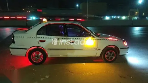 هيونداي فيرنا 2011 أبيض مستعملة للبيع - 1