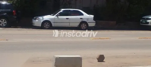 هيونداي فيرنا 2011 أبيض مستعملة للبيع - 3