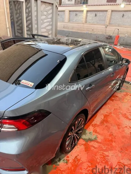 تويوتا كورولا 2025 أزرق غامق مستعملة للبيع - 1