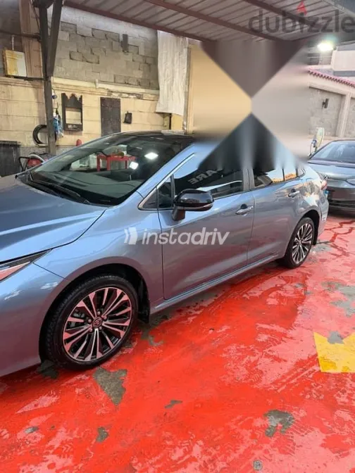 تويوتا كورولا 2025 أزرق غامق مستعملة للبيع - 4