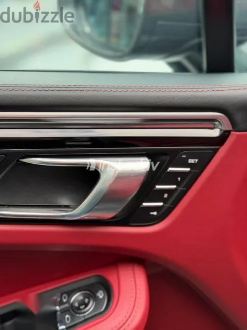 Porsche Macan 2024 Black Used for Sale - 4