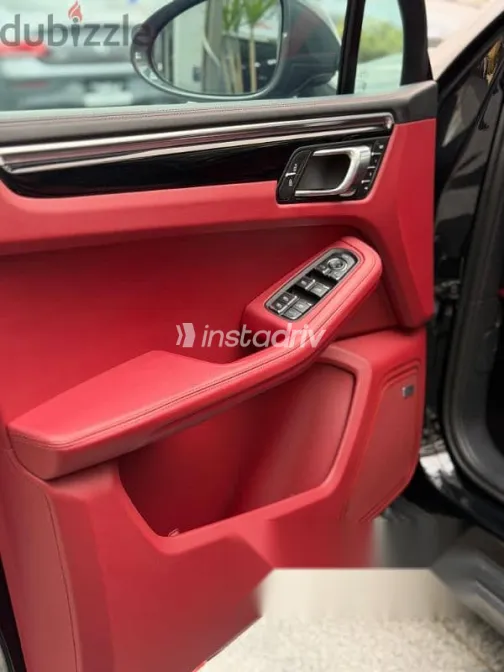 Porsche Macan 2024 Black Used for Sale - 6