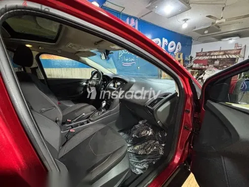Ford Focus 2017 Red Used for Sale - 9