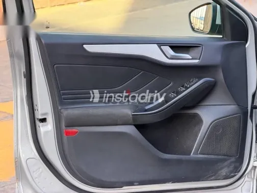 فورد فوكس 2022 فضي مستعملة للبيع - 8