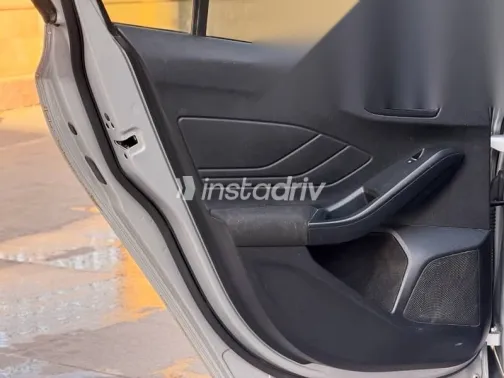 فورد فوكس 2022 فضي مستعملة للبيع - 9