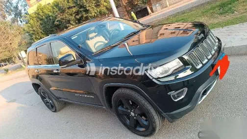 جيب شيروكي 2014 أسود مستعملة للبيع - 2