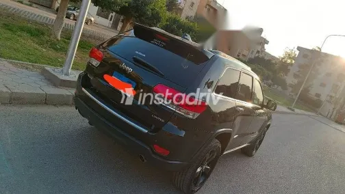 جيب شيروكي 2014 أسود مستعملة للبيع - 3