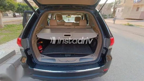 جيب شيروكي 2014 أسود مستعملة للبيع - 7