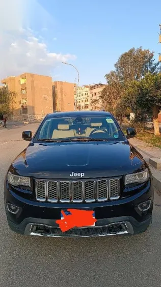 جيب شيروكي 2014 أسود مستعملة للبيع