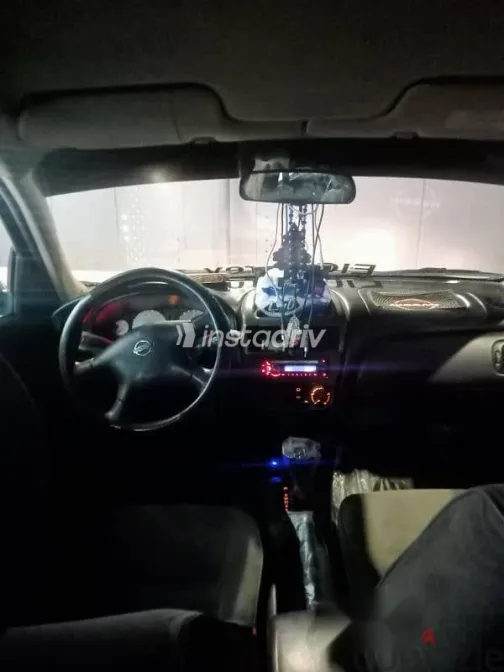 نيسان صنى 2008 فضي مستعملة للبيع - 2