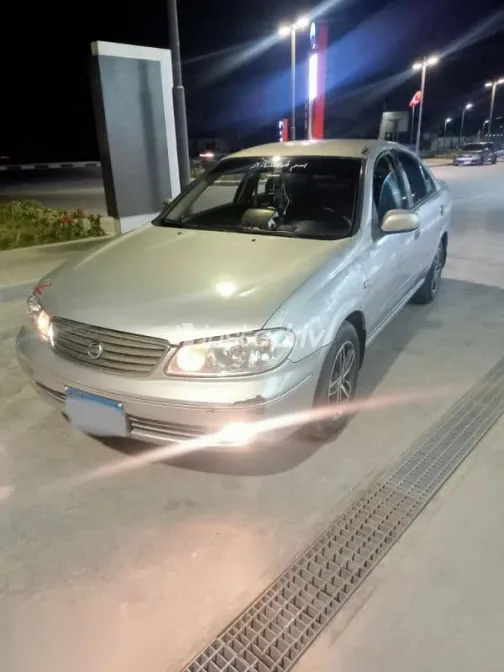 نيسان صنى 2008 فضي مستعملة للبيع - 3