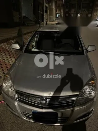 اوبل أسترا 2010 فضي مستعملة للبيع