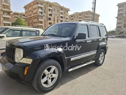 جيب شيروكي 2010 أسود مستعملة للبيع - 1