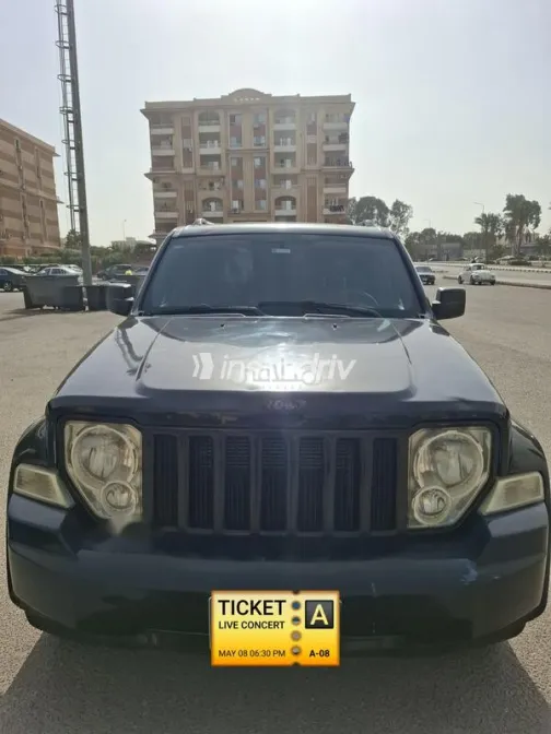 جيب شيروكي 2010 أسود مستعملة للبيع - 3