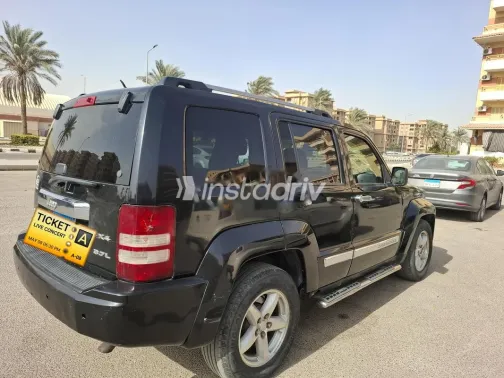 جيب شيروكي 2010 أسود مستعملة للبيع - 5