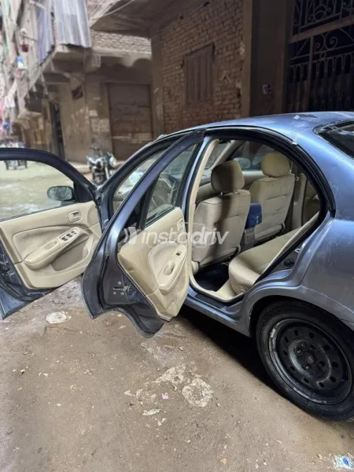 نيسان صنى 2009 أزرق مستعملة للبيع - 4