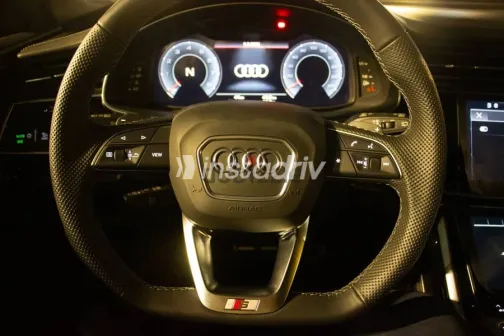 اودي Q8 2025 أسود جديدة للبيع - 8