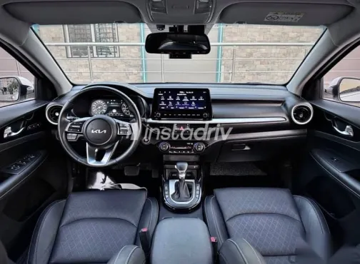 Kia K3 2023 White Used for Sale - 7