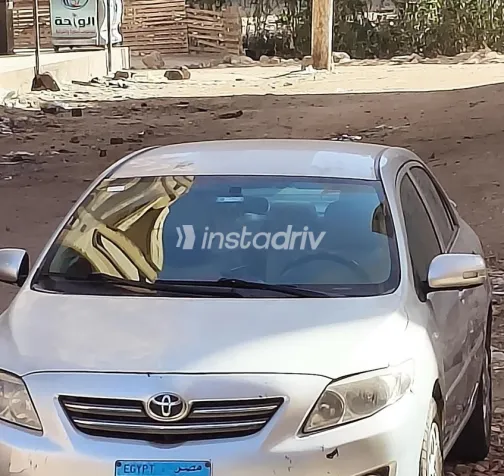 تويوتا كورولا 2008 فضي مستعملة للبيع - 3