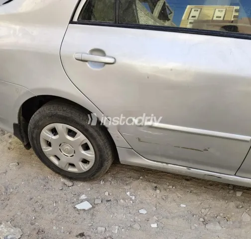 تويوتا كورولا 2008 فضي مستعملة للبيع - 5