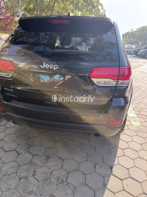 جيب جراند شيروكي 2015 أبيض مستعملة للبيع - 2