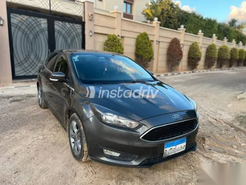 فورد فوكس 2018 رمادي مستعملة للبيع - 1