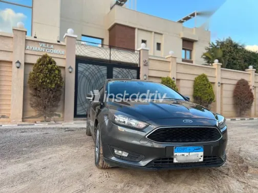 فورد فوكس 2018 رمادي مستعملة للبيع - 2